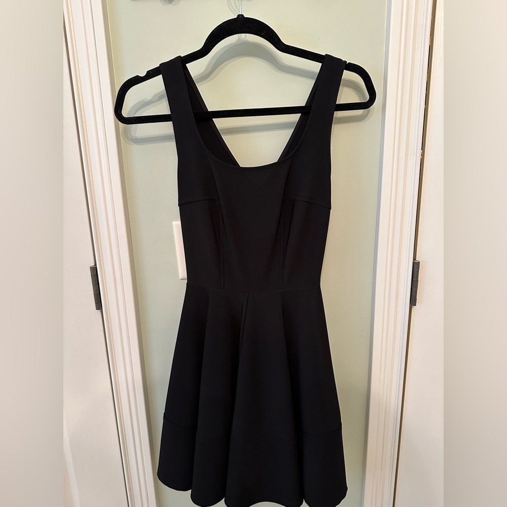 Black Lulu’’s dress